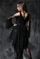 Robe noire paules nues et manches en dentelle lgante gothique romantique