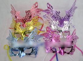Masquerade mask with butterfly and hearts pink