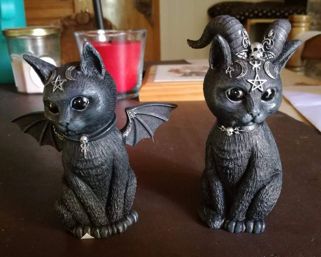 witchy gothique satanique Figurine chat satanique à cornes et symboles 26.5cm 